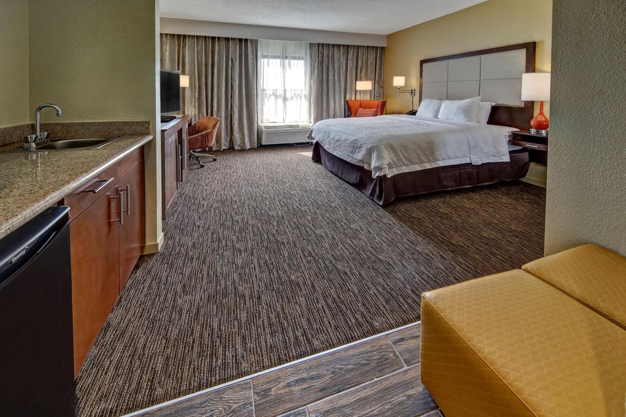 Hampton Inn Concord/Канаполис Екстериор снимка