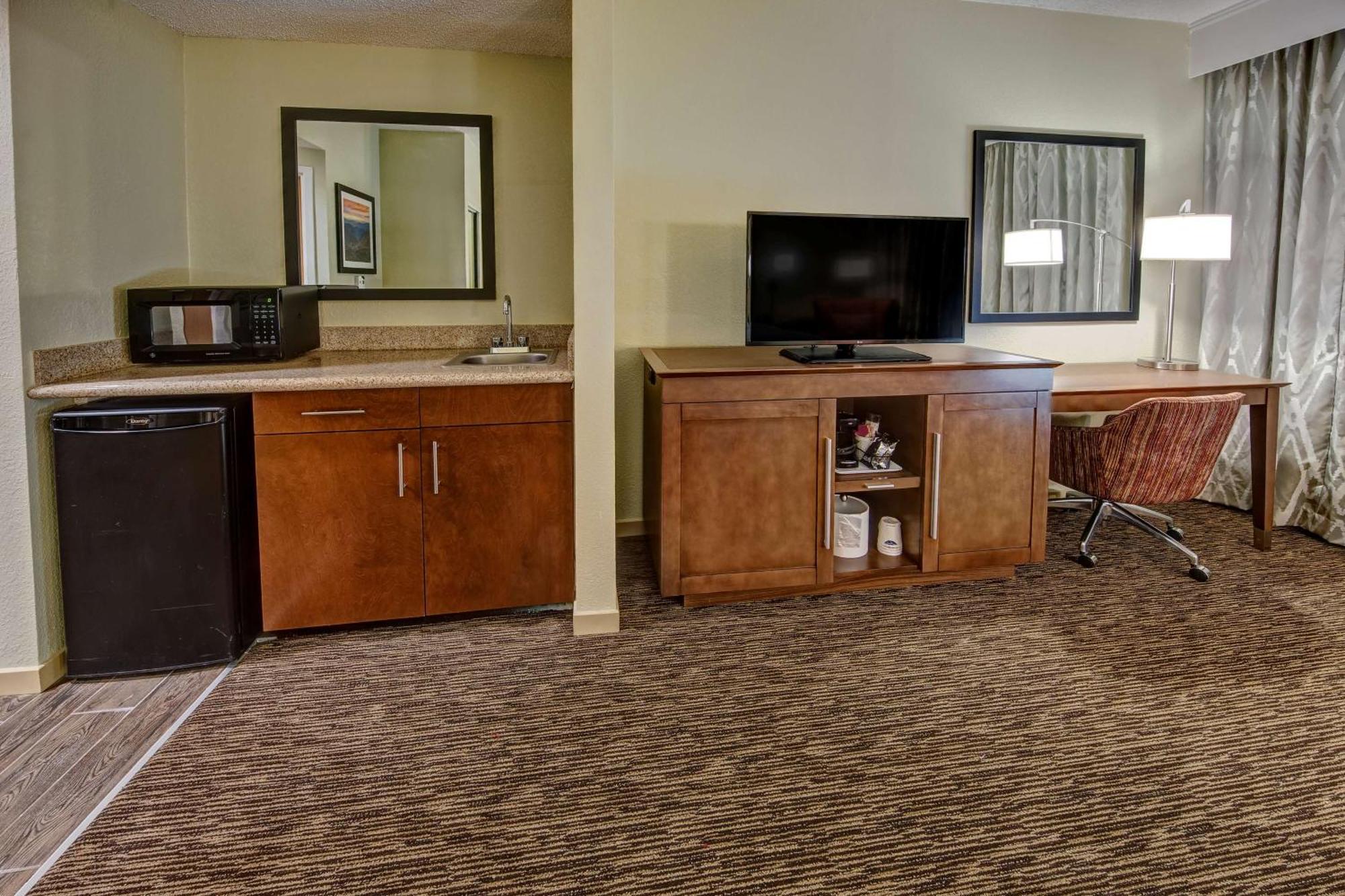 Hampton Inn Concord/Канаполис Екстериор снимка