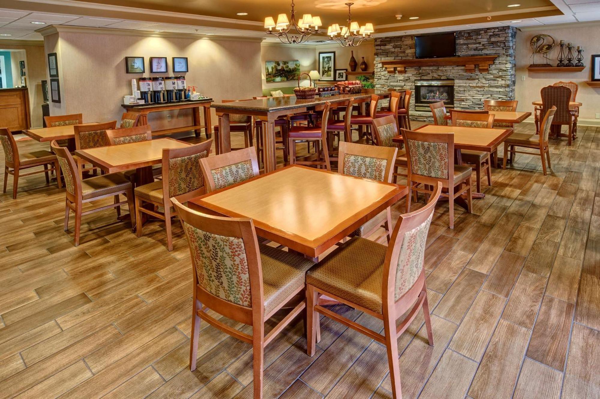 Hampton Inn Concord/Канаполис Екстериор снимка