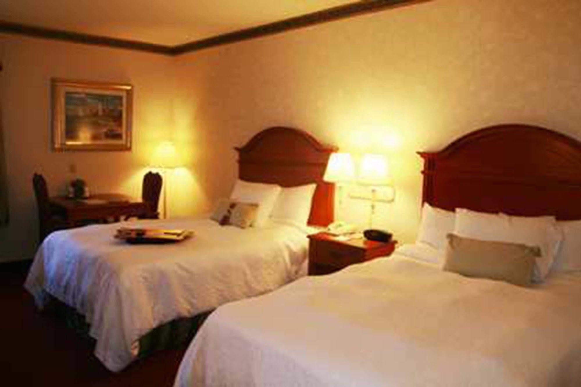 Hampton Inn Concord/Канаполис Екстериор снимка
